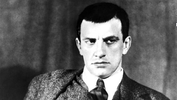 Одна из самых трогательных историй жизни Маяковского произошла с ним в Париже, когда он влюбился в ...