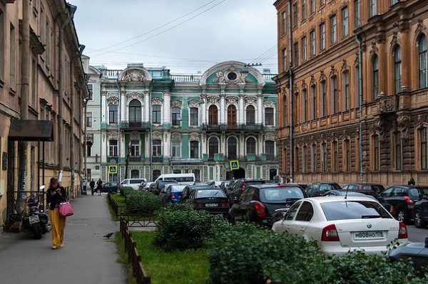 Роскошный особняк на Моховой улице. Первоначально домом № 3 по Моховой улице владел ...