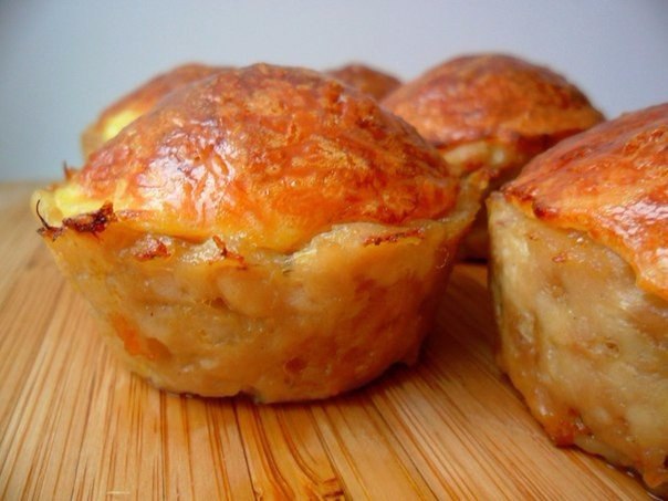 Куриные кексы с сырной начинкой.на 100грамм - 137.79 ккалБ/Ж/У - 15.35/7.76/1.6Ингредиенты:Фарш ...