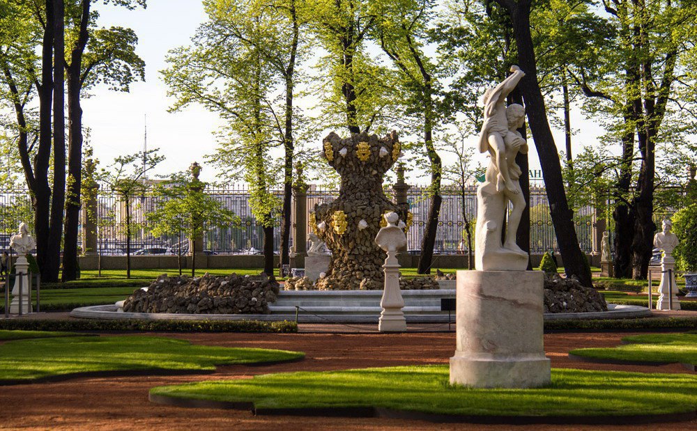 Аудиоэкскурсия для знакомства с Петербургом: прогулка от Биржи к Адмиралтейству