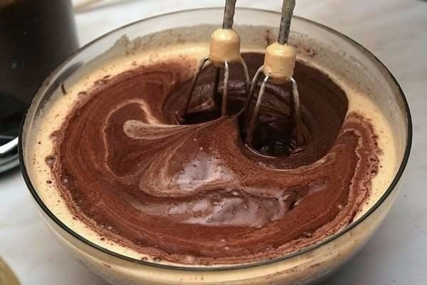 Шоколадный кекс по-французски.Очень простой в приготовлении и очень вкусный шоколадный десерт родом ... - 4