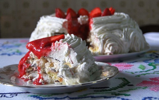 Torta «Monia».Ингредиенты для французской меренги:250 гр яичного белка250 гр сахарной пудры250 гр ...