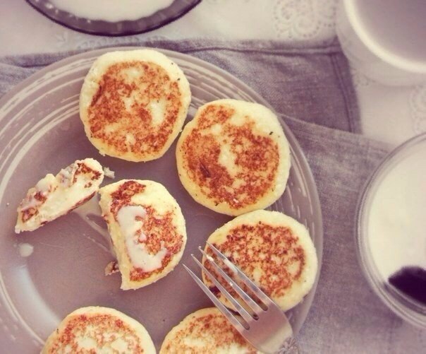 ОТЛИЧНЫЙ вариант завтрака! Сырники с бананом (без сахара) КБЖУ На 1 сырник ( 70 гр) : К 136.5, Б ...
