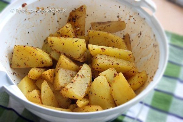 Запеченный картофель по-турецки. Очень вкусный, ароматный и нежный картофель получается по этому ... - 6