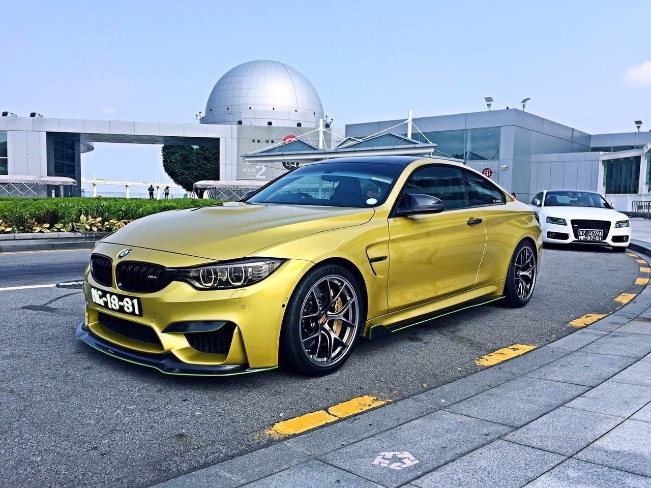 BMW �4 Austin Yellow