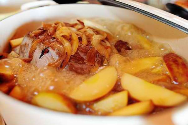 Жареная свинина с яблоками и луком. Превосходное блюдо как для праздничного стола, так и для ... - 6