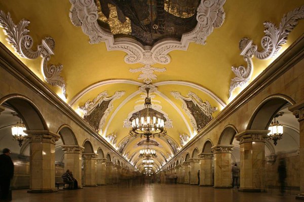 Самые красивые метро в Европе. 1. Москва. 2. Санкт-Петербург 3.Неаполь 4. Стокгольм. 5. Москва. 6. ...