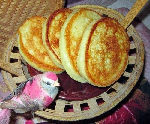 Медовые оладушки.Мука – 200 гНатуральный йогурт – 300 гКефир (у меня был 1%) – 100 млЯйца – 2 шт.Мед ...