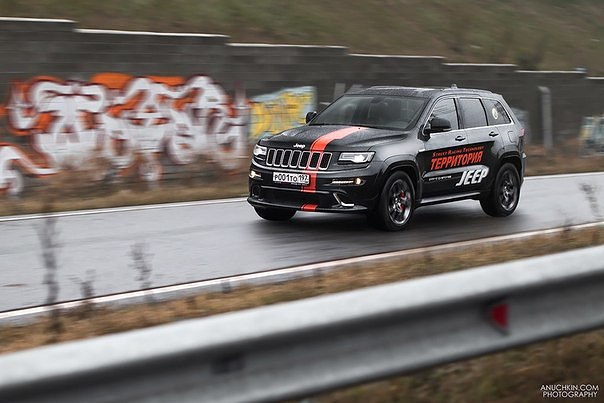 Jeep Grand Cherokee SRT-8.