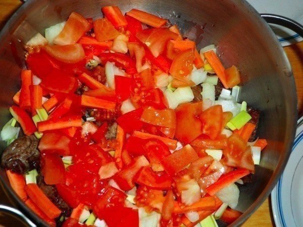 АЗУ ПО-ТАТАРСКИ. Ингредиенты: - Мясо — 150-150 г - Масло топленое – 15 г - Томат-пюре – 15 г - ... - 3