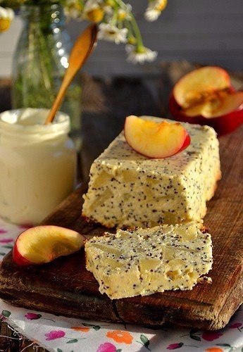 Творожная запеканка с яблоком и маком! Калорийность: 122 ккал/целая запеканка Ингредиенты: Творог — ...