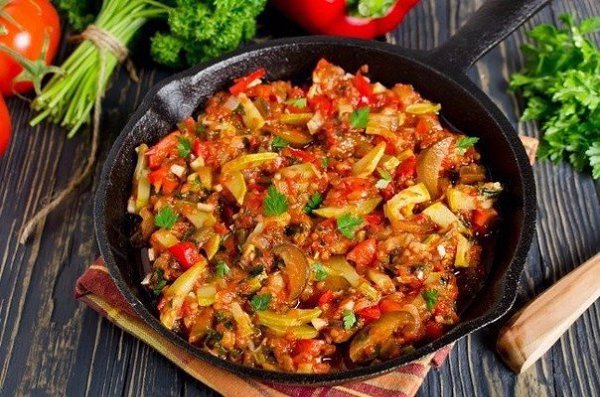 ТОП-10 БЕСПОДОБНО ВКУСНЫХ РЕЦЕПТОВ КАБАЧКОВ .1) Роллы с цукини и козьим сыромИнгредиенты: 3 ... - 5