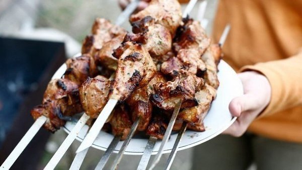 ФАНТАСТИЧЕСКИ МЯГКОЕ МЯСО НА ШАШЛЫКИ ЗА ПОЛЧАСА (3 способа).1. Рецепт весьма прост:на 2 кг мяса - 1 ...