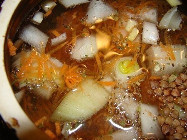Гречка из горшка.Ингредиенты на 1 горшочек:Мясо-100 грГречка-3 ст.лЛукМорковьСпецииСольГоршочки у ... - 5
