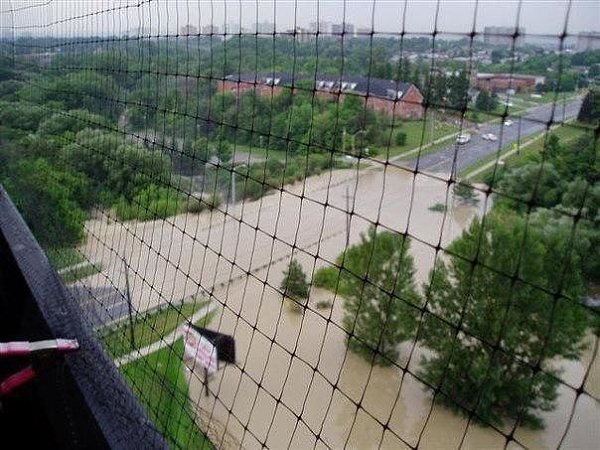 Природа решила сделать реку посреди трассы - 5