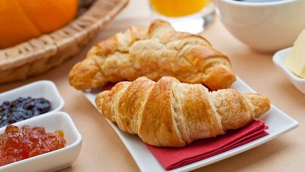 ТОП-4 рецептов вкусных круассанов.1. Круассаны: вариант из фантастического теста Ингредиенты:Мука — ... - 2
