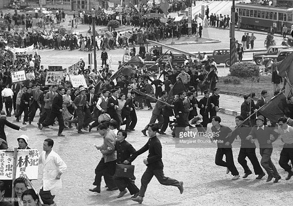 Япония 1 мая. Знаменитые места японии и толпа людей. Япония 1991. Япония 1 мая. Профсоюзы в японии.