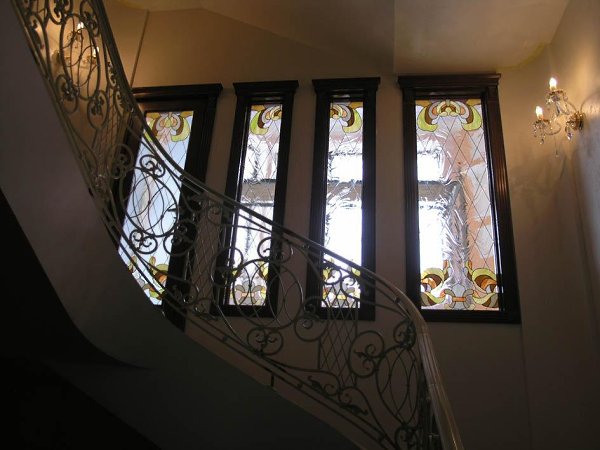 Витражи в интерьере преображают пространство, делают его праздничным, изысканным и воспринимаются, ... - 2