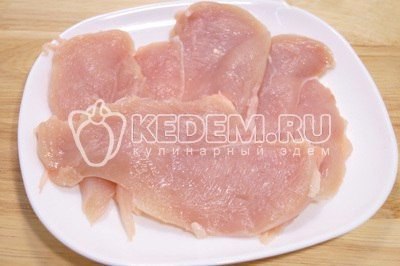 Куриные рулетики с сыром и зеленью.на 100грамм - 153.737 ккалБ/Ж/У - ... - 2