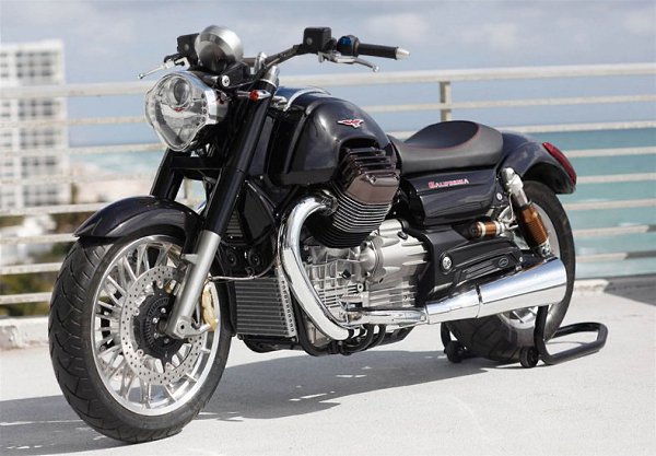 Moto Guzzi California 1400.