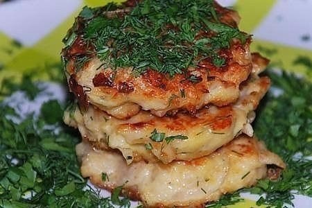 КАПУСТНЫЕ КОТЛЕТКИ С СЫРОМ.Ингредиенты:- капуста белокочанная 1/4 часть;- адыгейский сыр 200 г;- ...