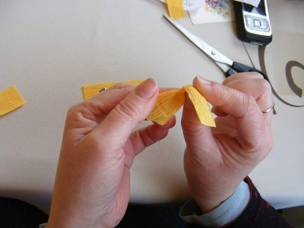 Крокусы из гофрированной бумаги - 4