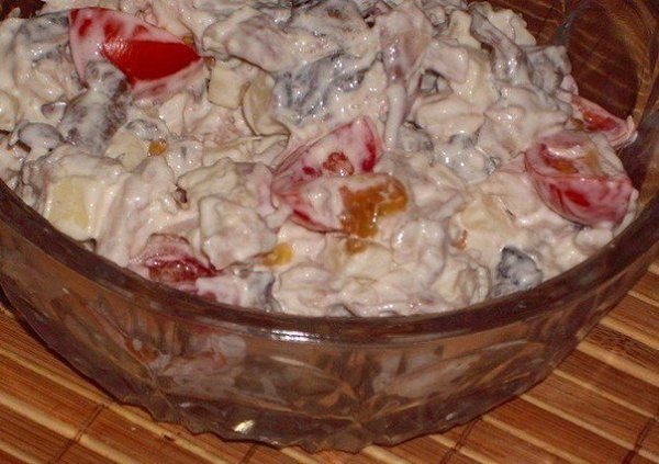 10 салатов с ГРИБАМИ! 1. Салат из куриного филе, свежих огурцов и консервированных шампиньонов ... - 10