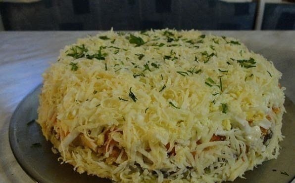 10 салатов с ГРИБАМИ! 1. Салат из куриного филе, свежих огурцов и консервированных шампиньонов ... - 5