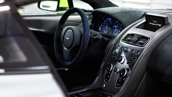 Aston Martin Vantage GT8 - 6