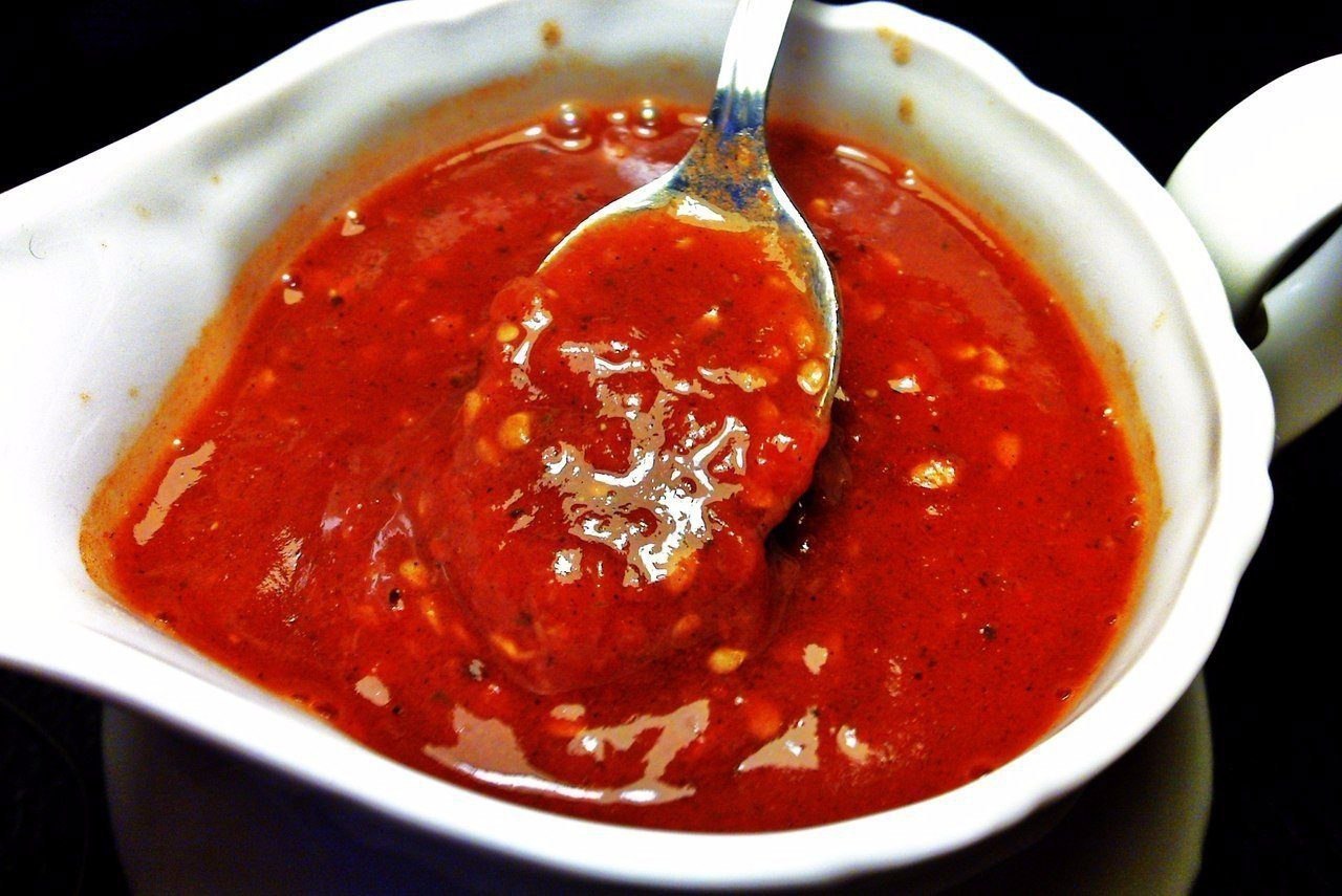 Вкусный рецепт томатного соуса. Сацебели с томатной пастой. Соус сацебели острый. Сацебели Магариа. Кимчи соус острый.