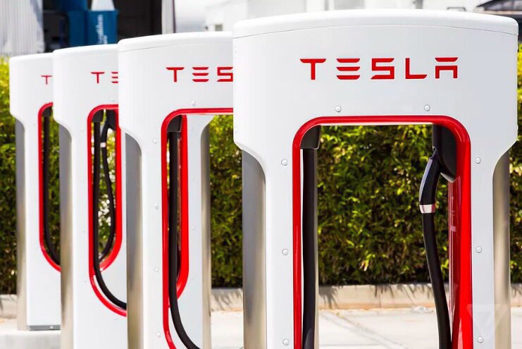 ЗАРЯДНЫЕ СТАНЦИИ TESLA SUPERCHARGER СТАНУТ ПЛАТНЫМИ. Компания Tesla внесла некоторые изменения, ...