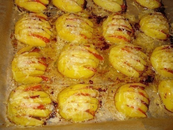 Картофельные ракушки.Ингредиенты:1 кг. картофеля (одинаковой величины)50 г. сливочного масла100 г. ...