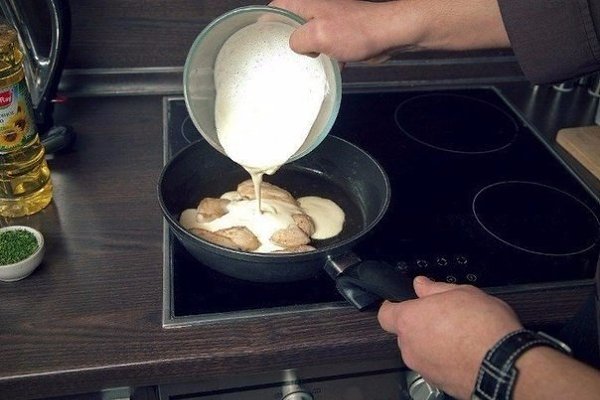 Курица в майонезном соусе.Ингредиенты:Филе куриное — 600 гМайонез — 350 гМасло растительное — 150 ... - 3