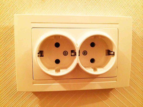 Монтажные работы на кухне с учетом требований электроснабжения. Современная кухня очень ...