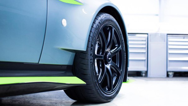 Aston Martin Vantage GT8 - 8