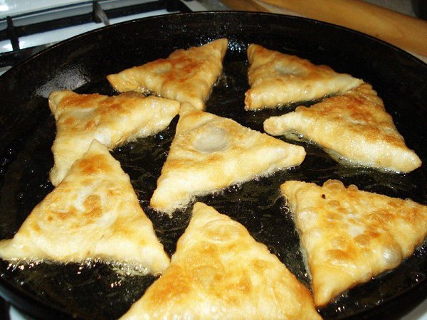 Слоёная самса с мясом. Ингредиенты: Для теста: Мука — 1 кг Вода кипяченая — 2 стакана Сливочное ... - 7