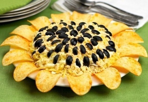 9 вкусных салатов.Салат «Черепаха».Ингредиенты: яйца – 4 шт. мясо куриное (копченое) – 150 г ... - 2
