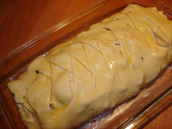 Быстрый мясной пирог с грибами. Ингредиенты: -Тесто слоённое дрожжевое -Фарш грамм 300-400. -Лук 2-3 ... - 4
