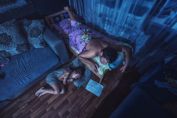Фотопроект, в котором отец семейства отправлял супруге, находящейся в командировке, каждый день по ... - 9