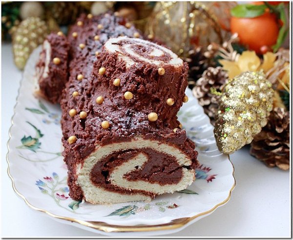 Топ-10 рецептов вкуснейших домашних бисквитных рулетов.Медовый рулет «Пчёлка» ... - 9