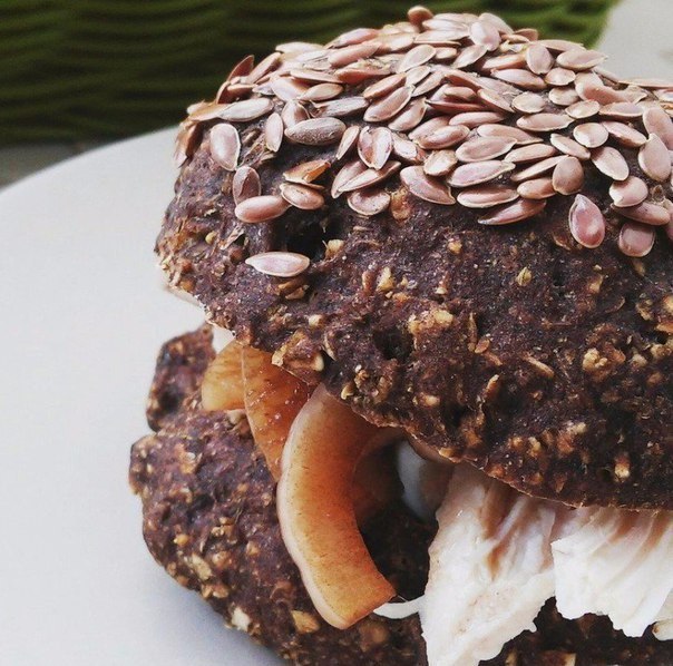 ЛЬНЯНЫЕ БУЛОЧКИ.Ингредиенты:40 гр перемолотых овсяных хлопьев40 гр льняной муки20 гр ржаных ...