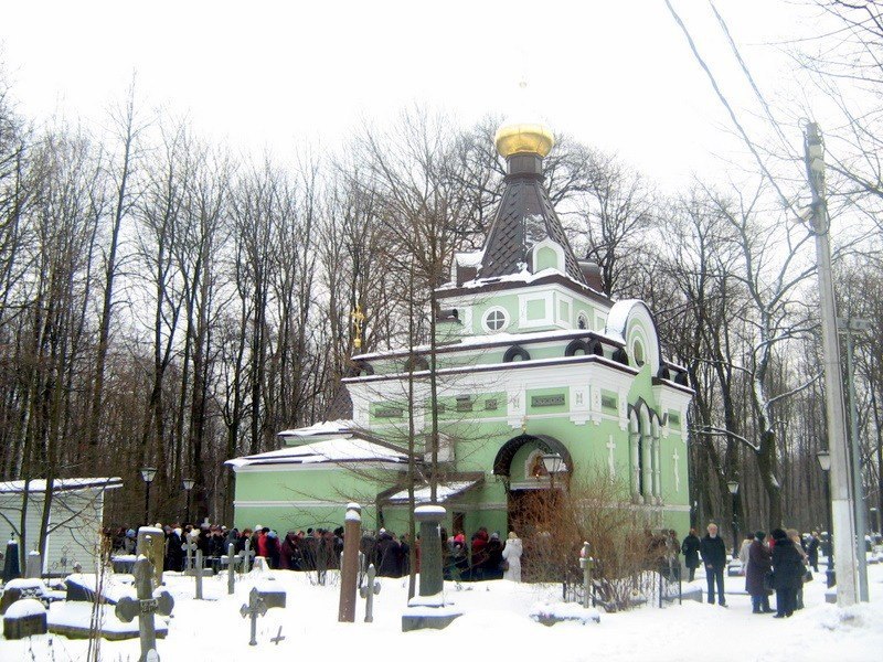 Храм ксении петербургской в питере. Часовня Ксении блаженной в Санкт-Петербурге. Храм Ксении Петербургской в Санкт-Петербурге на Смоленском кладбище. Смоленское кладбище в Санкт-Петербурге часовня Ксении Петербургской. Часовня блаженной Ксении Петербургской на Смоленском кладбище.