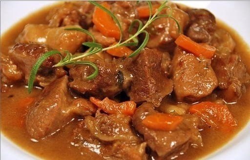 ВКУСНЕЙШИЙ ГУЛЯШ.Состав:- 300г филе мякоти говядины- 1 средняя луковица - сметана 20% 2 ст.л. с ...