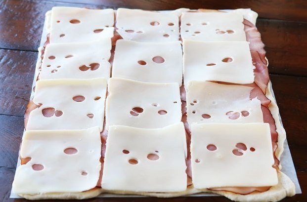   .     . Idea for baking. Buns with ham and cheese. - 4