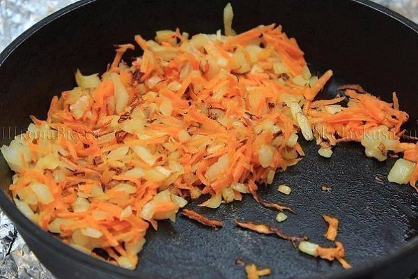 Солянка с колбасой.Ингредиенты:Картофель - 3 больших клубняКолбаса вареная - 200 гр.Колбаса ... - 3
