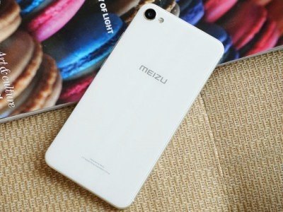 Meizu X получил корпус из стекла и металла. На конференции в Пекине компания Meizu представила новый ...
