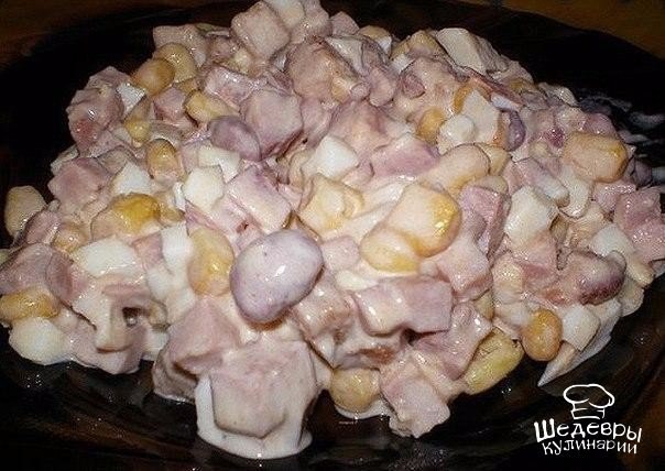 САЛАТ С ВЕТЧИНОЙ И СУХАРИКАМИ.Для ленивых хозяек!ИНГРЕДИЕНТЫ: фасоль консервированная 1 банка ...