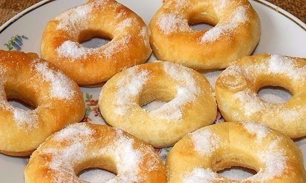 Вкусные и быстрые пончики.Ингредиенты: — 500 мл варенца (можно заменить любым кисло-молочным ...