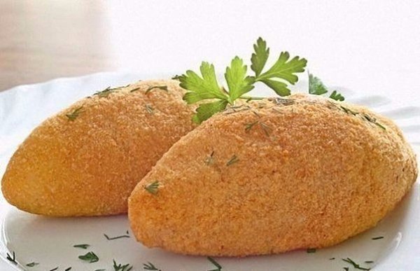 Котлеты по-киевски.Ингредиенты:- 4 шт. филе куриное - 2 шт. яйца куриные - 100 г масло сливочное - ... - 10