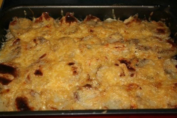 Мясная запеканка.Просто вкусно...Ингредиенты: картофель (6шт), фарш свинина+говядина (400г),грибы ... - 9